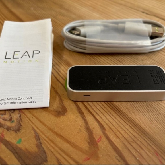 Leap Motion Controller LM-010 Hand Motion Tracking Gesture Sensor VR - Picture 2 of 3
